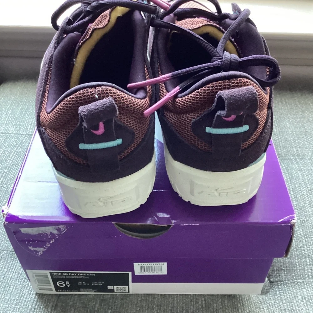 Nike Kids' SB Day One Skate Sneaker (Big Kid) 6.5